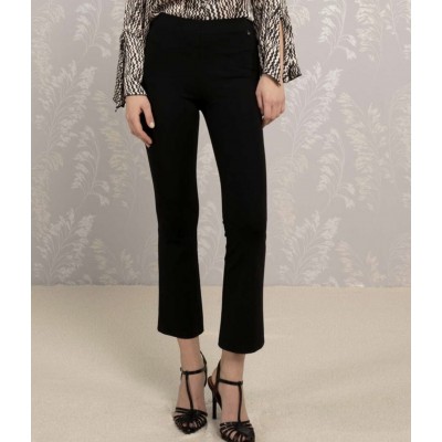 Pantalone confortevole, taglio evergreen: comodità e stile per il tuo tempo libero.