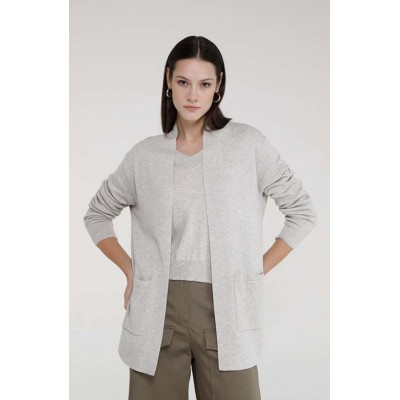 Il maxi cardigan ref. PEACE  in stile sale e pepe è un capo versatile e di tendenza, perfetto per aggiungere un tocco di persona