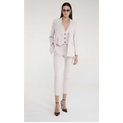Giacca un bottone sfiancata in velluto stretch. Questo capo elegante offre una vestibilità impeccabile e sagomata, ideale per va
