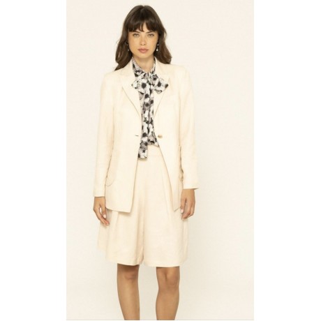 Blazer over in Viscosa & Lino, collo a rever,maniche lunghe con spacchetti sul fondo chiusura con un bottone,tasche a toppa