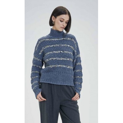 Maglione chevronne con lavorazione a trecce.Design con collo alto.Maniche lunghe con vestibilità comoda.Inserti di lurex a righe