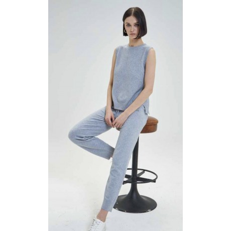 ilet senza maniche in misto lana ultra-morbida.Design dritto e rilassato per un maggiore comfort.Collo rotondo classico.Orlo con
