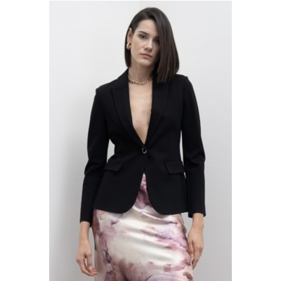 Giacca in maglia Milano con chiusura monopettoDesign sofisticato con struttura fluidaRever classico con scollo profondo a VChius