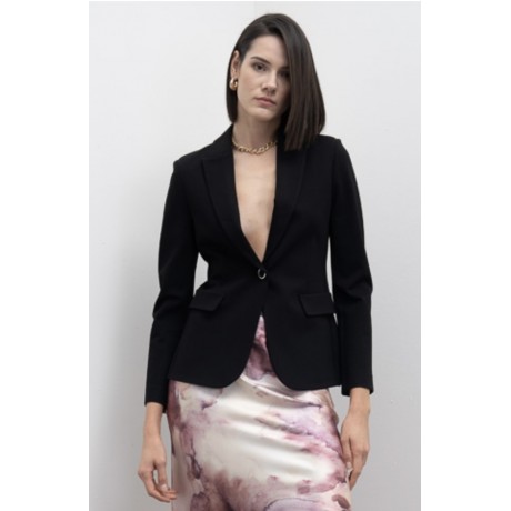 Giacca in maglia Milano con chiusura monopettoDesign sofisticato con struttura fluidaRever classico con scollo profondo a VChius