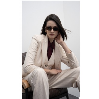 Giacca blazer in sarga a righeDesign elegante con motivo a righe sottiliTaglio strutturato e leggermente aderenteRever classico 