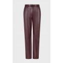 Pantalone in ecopelle con rovescio daino di linea a zampetta con tasche maschili e allacciatura davanti
