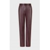 Pantalone in ecopelle con rovescio daino di linea a zampetta con tasche maschili e allacciatura davanti