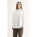 Camicia bianca in cotone con dettagli di strass sul collo