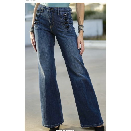Gallipolii questo Jeans con i suoi inconfondibili bottoni gioiello lo rendono davvero unico..Con fit stretto in vita,si allorga 