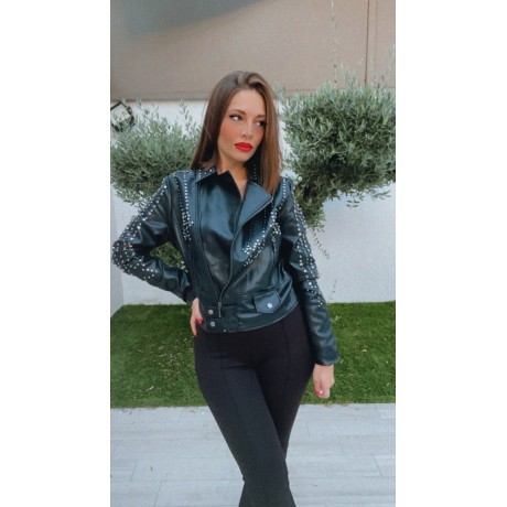 Bomber in Pelle Ecologica  REF.Yendegaia: Questo bomber, realizzato in pelle ecologica , presenta una fodera  per garantire calo