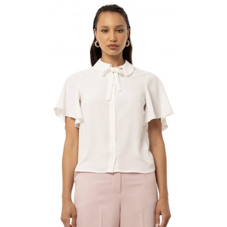 Camicia in chiffon con colletto e fiocco al collo manica marbida con orlo andulato.