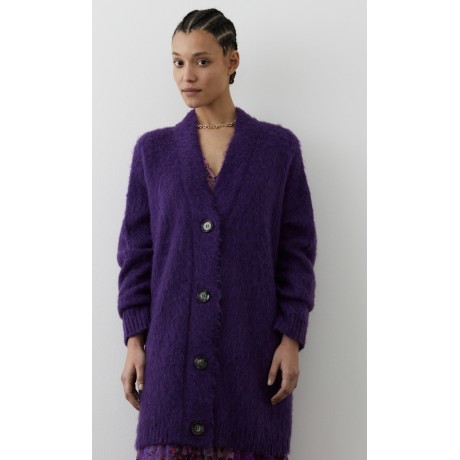 Cappotto corto in maglia misto mohair.Linea morbida e chiusura con bottoni. Scollo V e maniche con spalla scesa.
