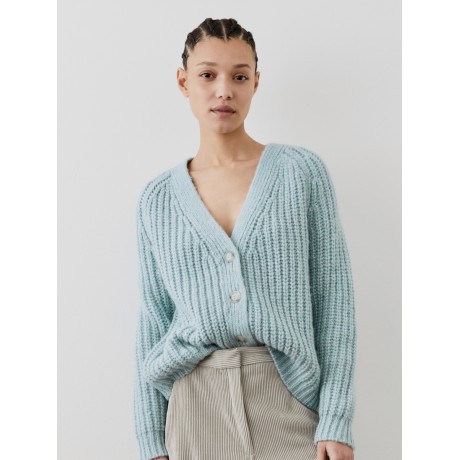 Cardigan in Lana,Alpaca dalla linea morbida ,chiuso con bottoni che decorano lo scollo a V con maniche lunghe.