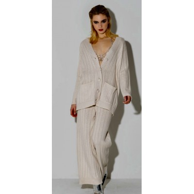 Cardigan in maglia in misto lana e cashmir con scollo a V chiuso con bottoni....