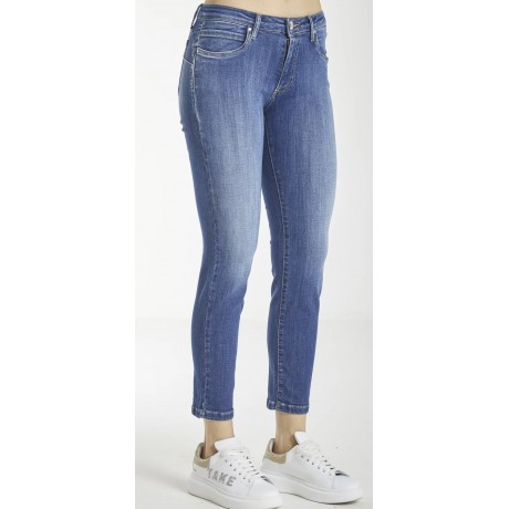 Carla-denim jeans slim effetto push up in denim con lavaggio medio vita regolare 5 tasche con zip invisibile, con risvolto sul f