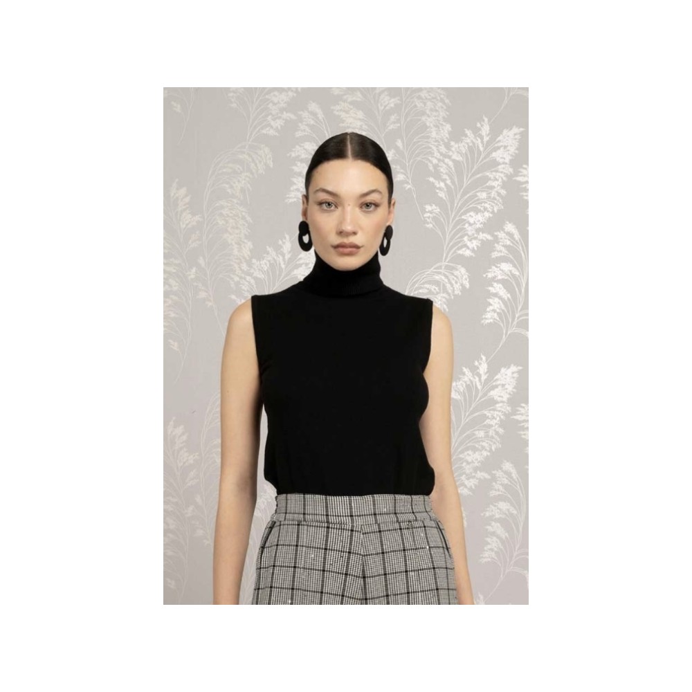 City look rilassato: indossala da sola o sopra alla camicia. City look rilassato: indossala da sola o sopra alla camicia.