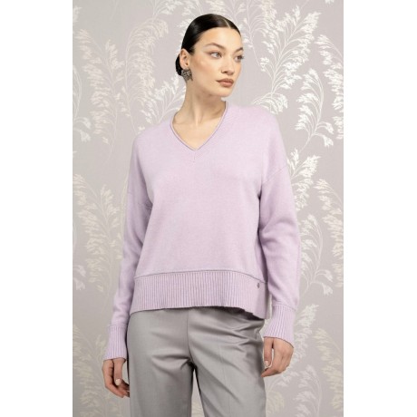 DettagliTaglio essenziale, con il glam touch del filo.Maglia in filato misto lana Linea morbida Scollo a V, maniche lunghe