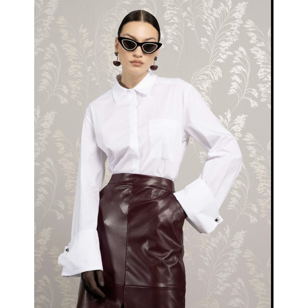 Easy e versatile. La base perfetta per mille look. Easy e versatile. La base perfetta per mille look.