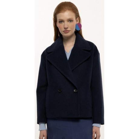 Fit arrotondato, bon-ton attitude.