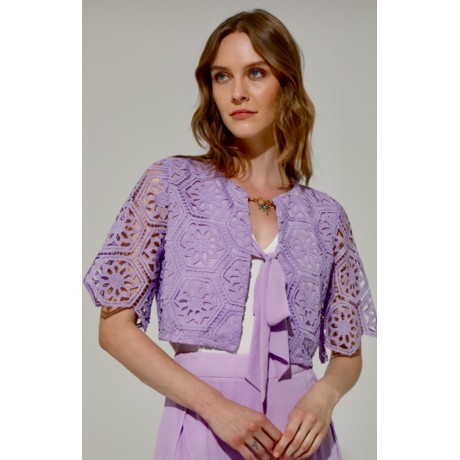 Il bolero in pizzo macramè è un accessorio raffinato perr un abito da cerimonia,con maniche trasparenti che lasciano intravedere