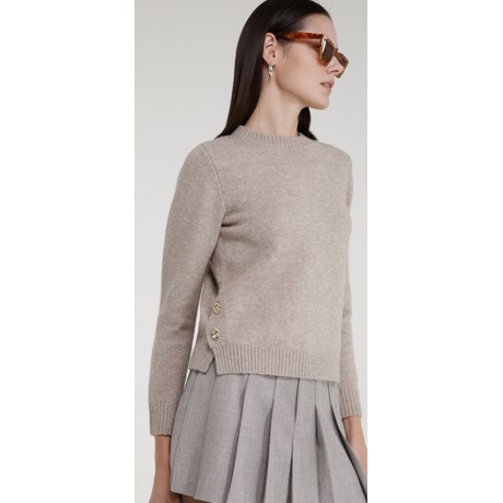 Il maglione in misto cashmere rif. MAITE è un capo pensato per offrire comfort e stile in ogni occasione. Realizzato con una pre