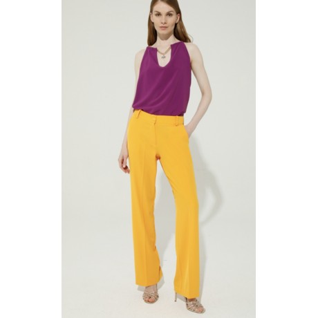 Pantalone elegante palazzo tinta unita è un must-have per iun guardaroba contemporaneo e alla moda