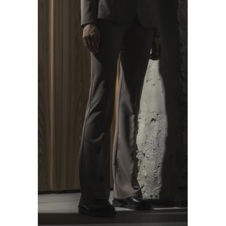 Pantalone Moschino in tessuto tecnico bistretch di linea a zampa con fascia alta in vita e zip dietro a vista