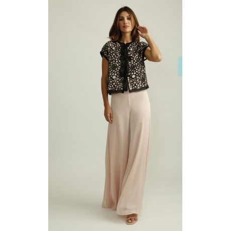 Pantalone Rosa dalla linea morbida effetto gonna in saten, con zip laterale  invisibile.