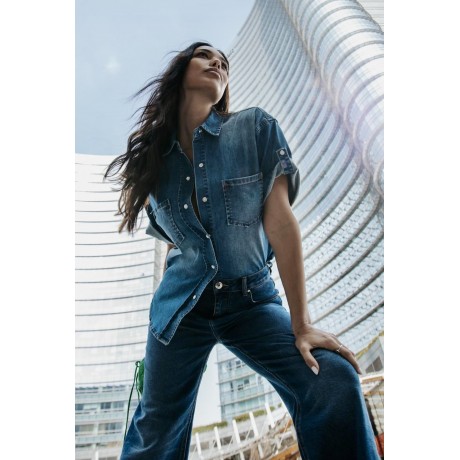 Shirty-Camicia over da donna jeans a maniche corte con risvolti chiusura con bottoni.